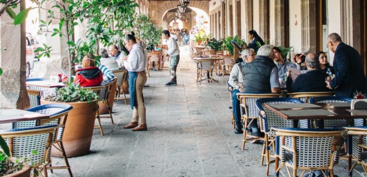 atraer a clientes senior en hostelería